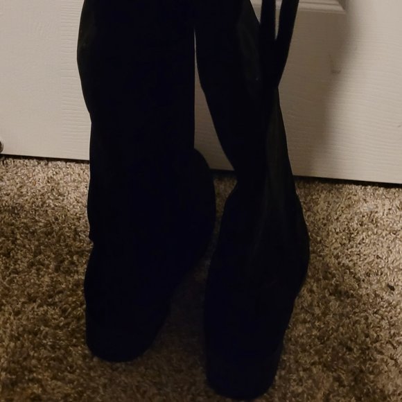 Black boots - Picture 1 of 2